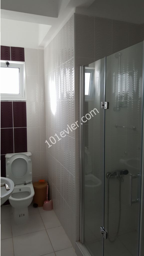 LAPTA DA ÖZEL HAVUZLU MANZARALI LÜX VİLLA  DENİZE 5 DAKİKA MESAFE  UZAKLIGINDA SATILIK. 05338461183 ZEBA TAJİEVA