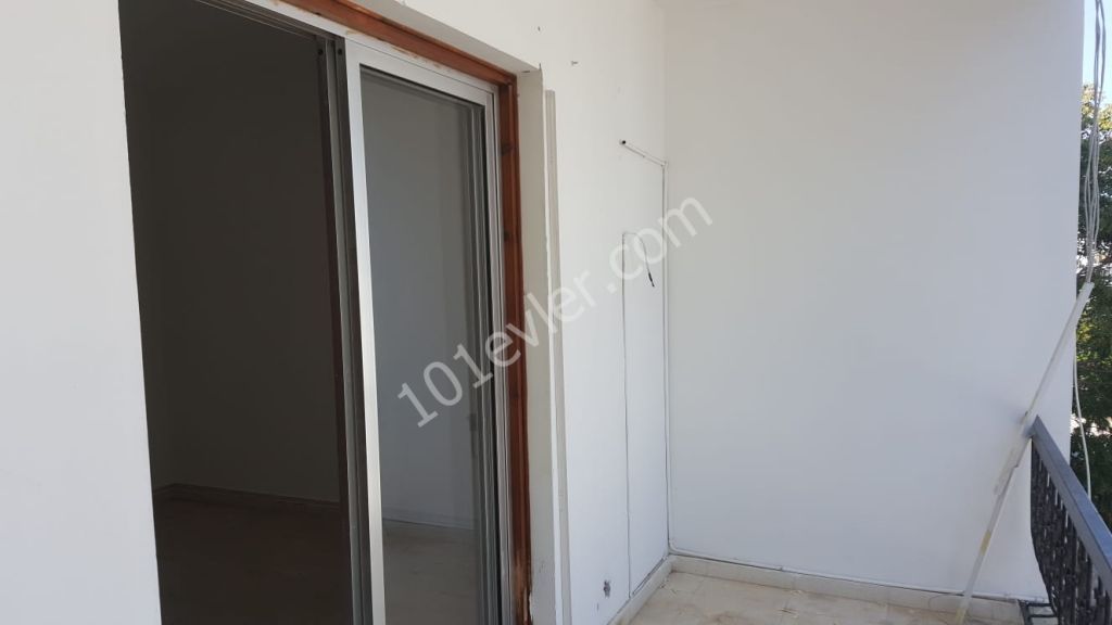 GİRNE  BEKTAŞ MARKET BÖLGESİNDE 120 M2 2+1