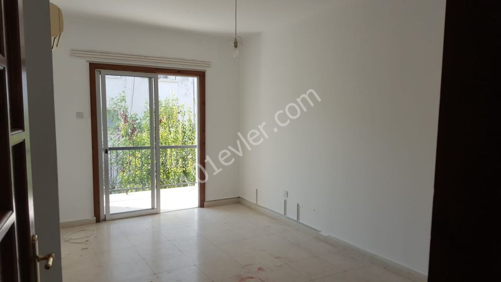 Flat For Sale in Yukarı Girne, Kyrenia