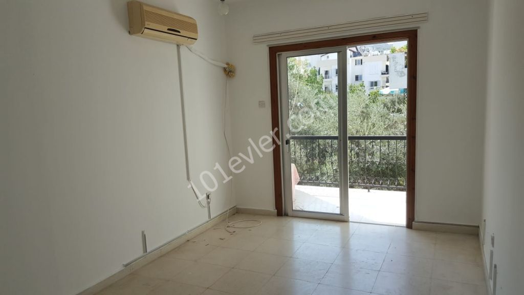 Flat For Sale in Yukarı Girne, Kyrenia