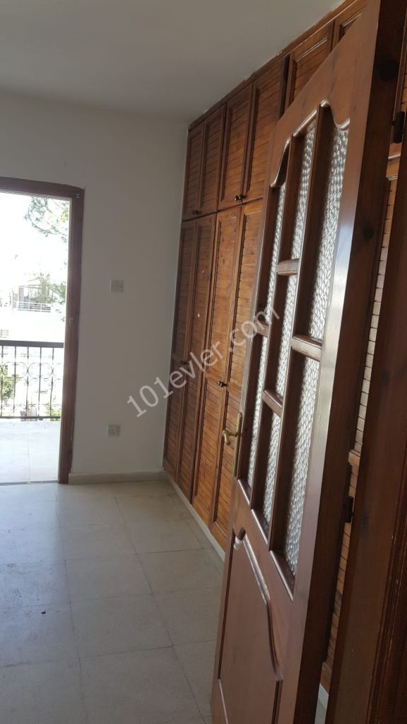 Flat For Sale in Yukarı Girne, Kyrenia