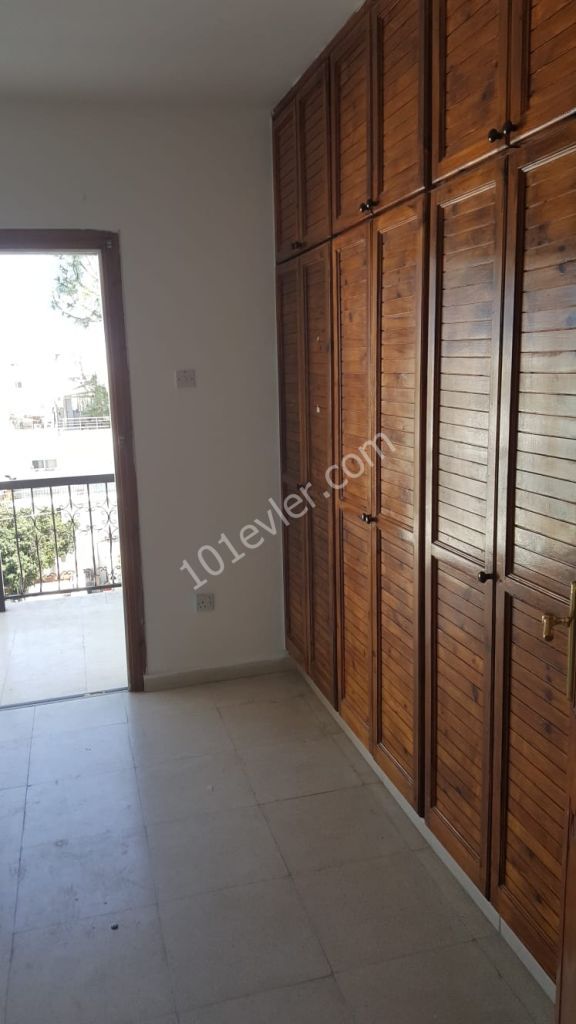 Flat For Sale in Yukarı Girne, Kyrenia