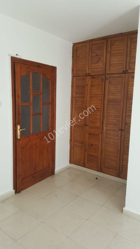 Flat For Sale in Yukarı Girne, Kyrenia