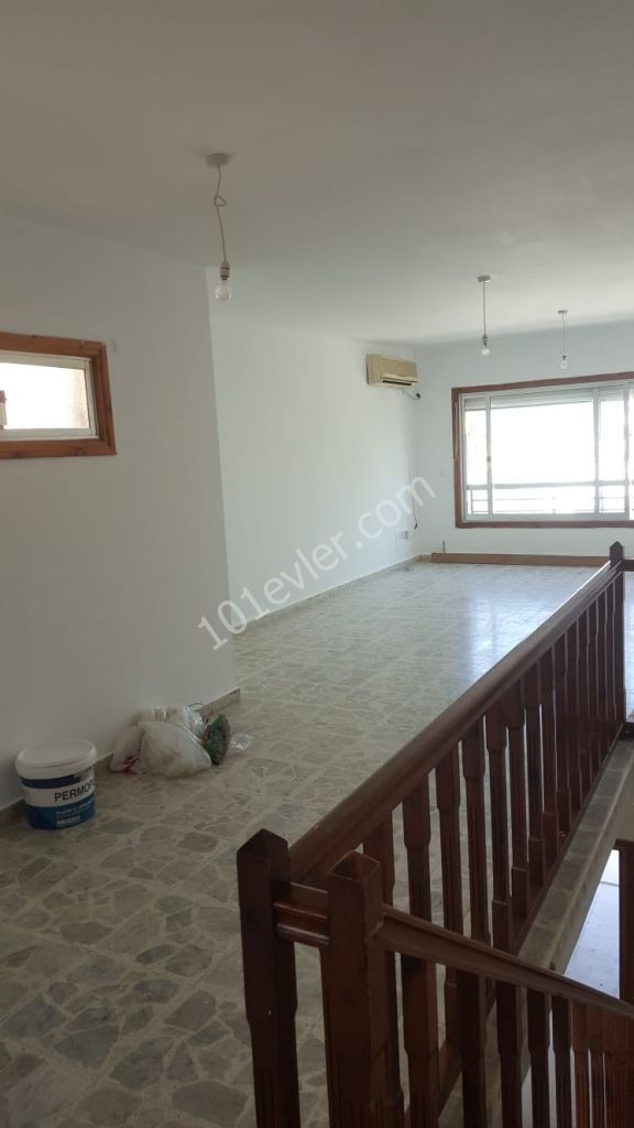 Flat For Sale in Yukarı Girne, Kyrenia