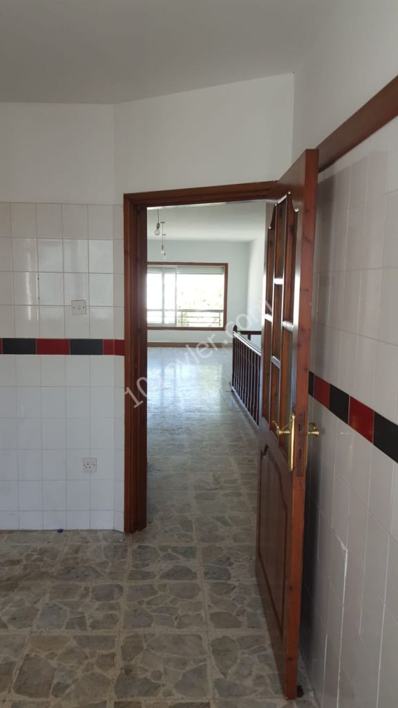 Flat For Sale in Yukarı Girne, Kyrenia