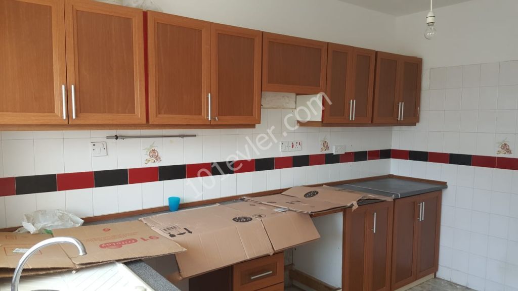 Flat For Sale in Yukarı Girne, Kyrenia