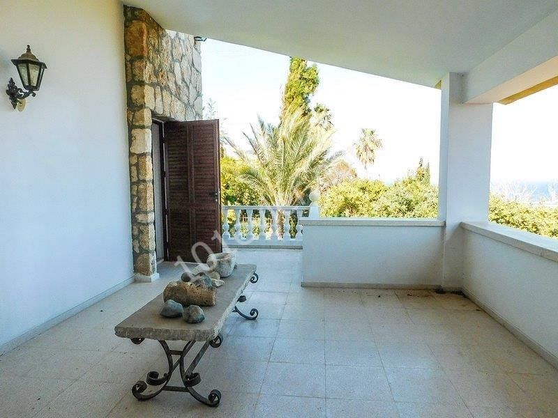 Villa with 3 Bedroom Pre 1974 Turkish Title with furniture and very private