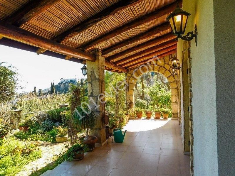 Villa with 3 Bedroom Pre 1974 Turkish Title with furniture and very private