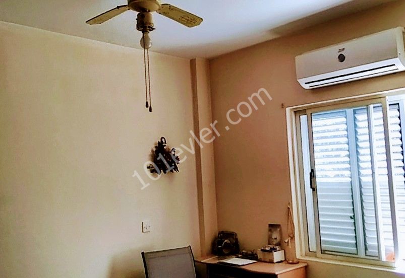 Detached House For Sale in Karşıyaka, Kyrenia