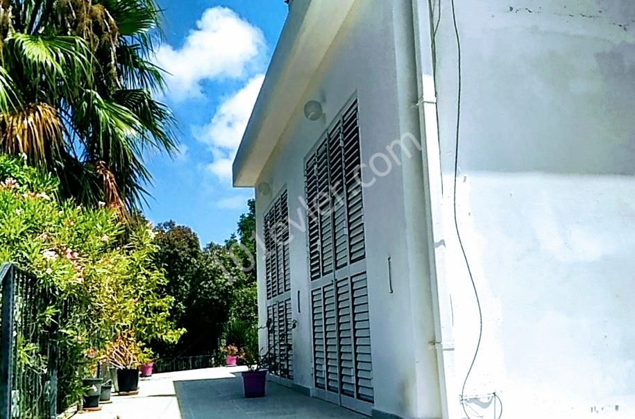 Detached House For Sale in Karşıyaka, Kyrenia