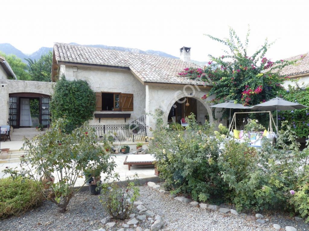 Very beautiful STONE VILLA with 4 bedrooms and garden with lots of character