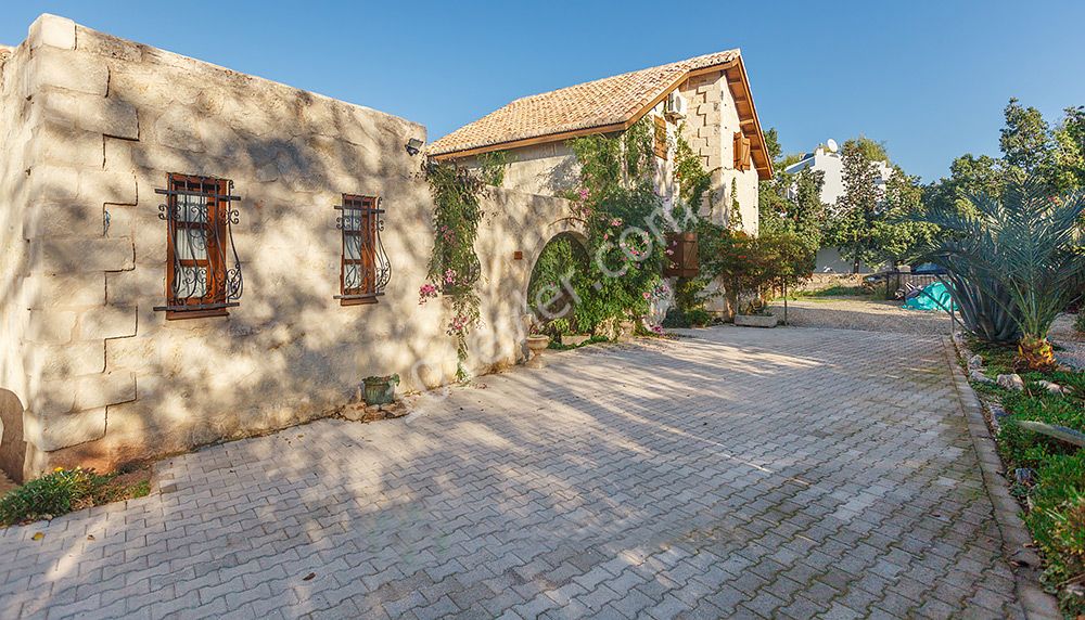 Very beautiful STONE VILLA with 4 bedrooms and garden with lots of character