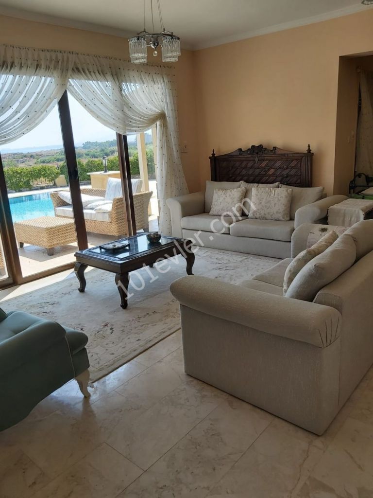 TURKISH TITLE 3 BEDROOM VILLA WITH SWIMMING POOL IN KARŞIYAKA VILLAGE VERY CLOSE TO THE SEA