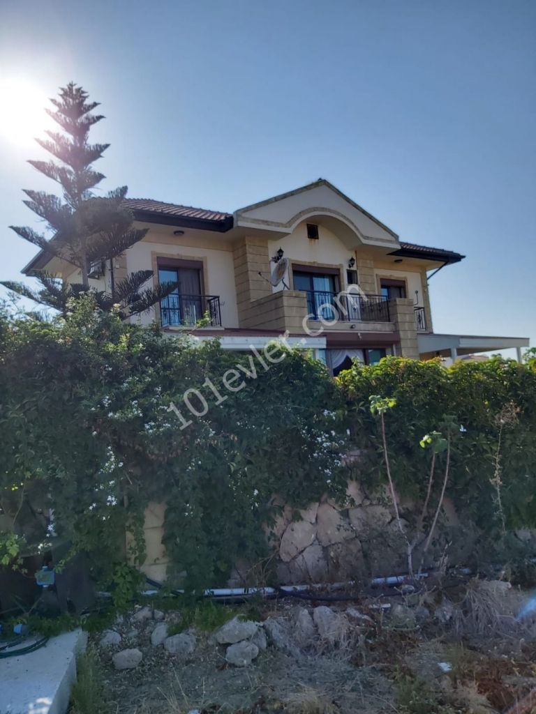 TURKISH TITLE 3 BEDROOM VILLA WITH SWIMMING POOL IN KARŞIYAKA VILLAGE VERY CLOSE TO THE SEA