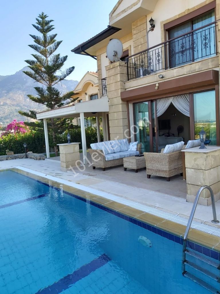 GERMAN TITLE 3 BEDROOM VILLA LLOGARAGH LLOGARAGH POOL IN KARSIYAKA VILLA VERY CLOSE TO THE SEA ** 