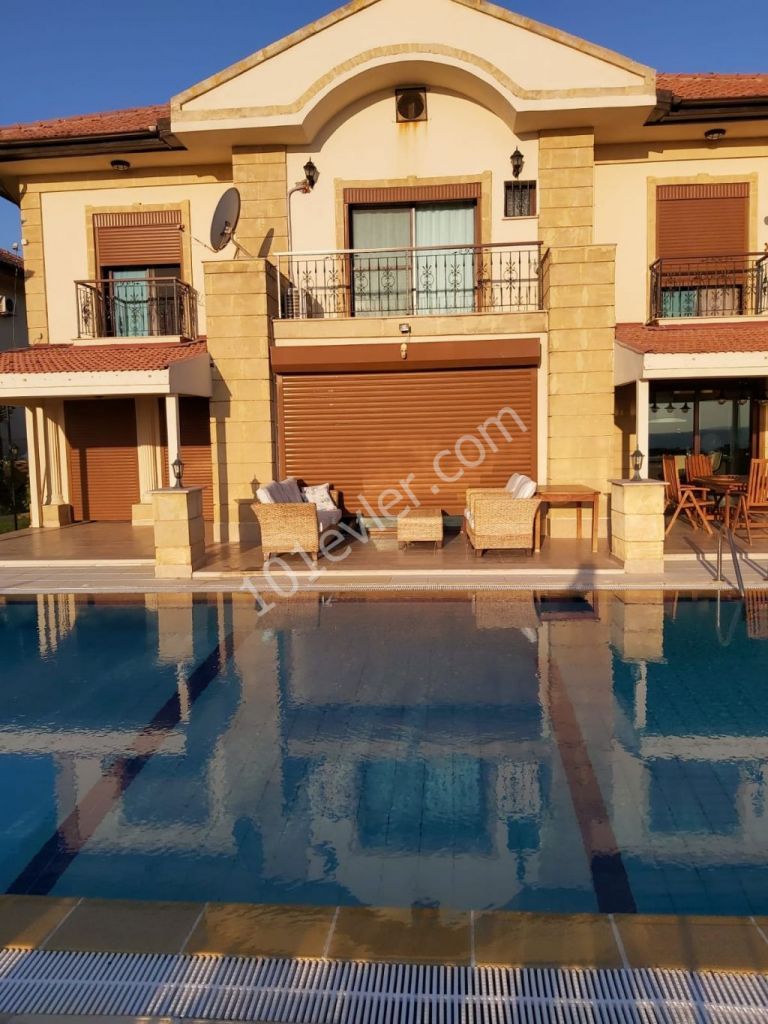 TURKISH TITLE 3 BEDROOM VILLA WITH SWIMMING POOL IN KARŞIYAKA VILLAGE VERY CLOSE TO THE SEA