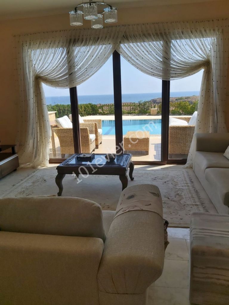 TURKISH TITLE 3 BEDROOM VILLA WITH SWIMMING POOL IN KARŞIYAKA VILLAGE VERY CLOSE TO THE SEA