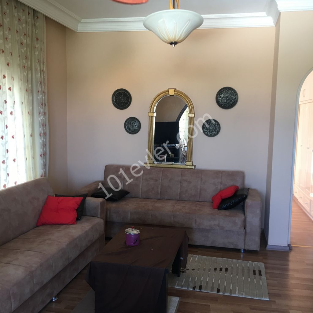 GİRNE KARAOĞLAN MERKEZDE MÜSTAKİL RAHATLIĞINDA 2+1 DAİRE