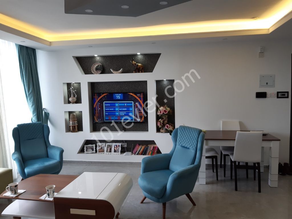 GİRNE , Lapta'da 2 + 1 PENTHOUSE  RESIDANCE BLUE COVE  SİTESİ MUHTEŞEM PANAROMIC DENİZ VE DAĞ MANZARALI