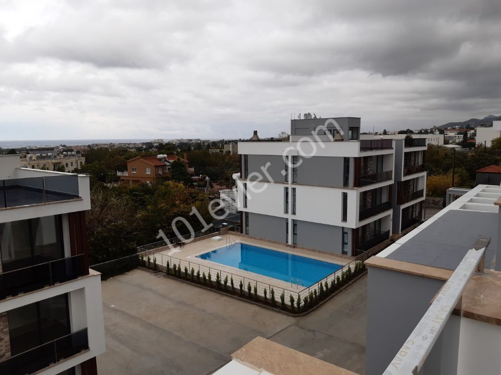 GİRNE , Lapta'da 2 + 1 PENTHOUSE  RESIDANCE BLUE COVE  SİTESİ MUHTEŞEM PANAROMIC DENİZ VE DAĞ MANZARALI