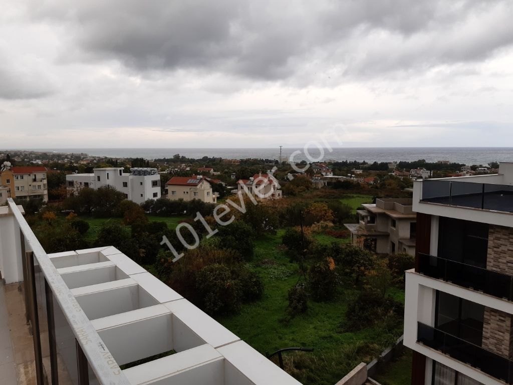 GİRNE , Lapta'da 2 + 1 PENTHOUSE  RESIDANCE BLUE COVE  SİTESİ MUHTEŞEM PANAROMIC DENİZ VE DAĞ MANZARALI