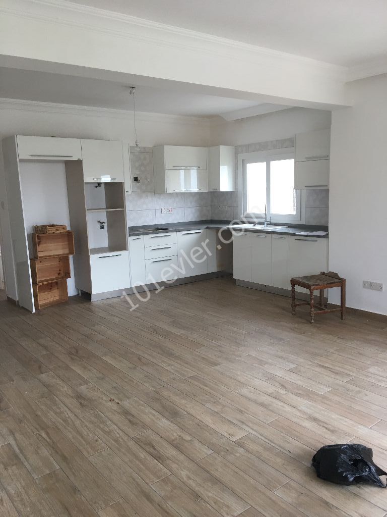 Flat To Rent in Alsancak, Kyrenia