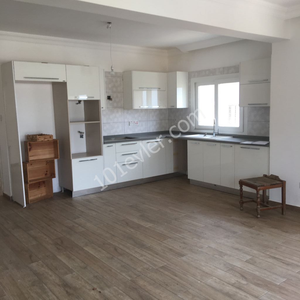 Flat To Rent in Alsancak, Kyrenia