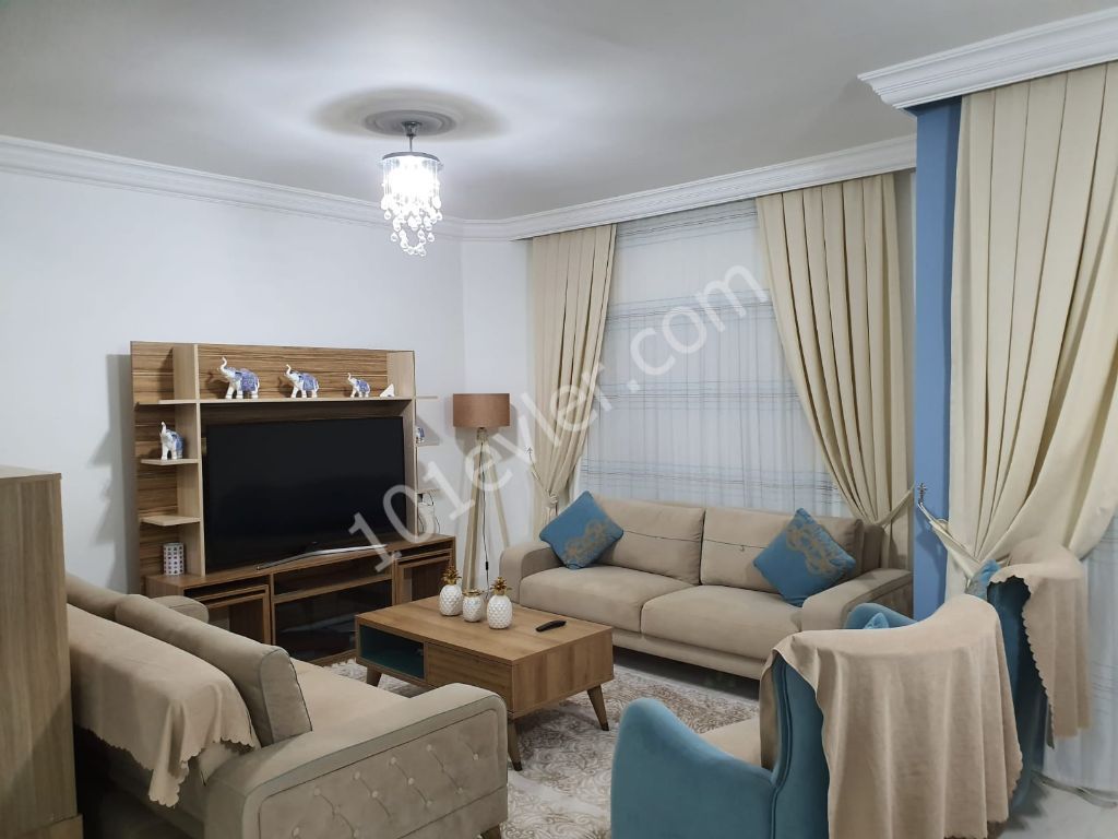 3 + 1 Ground floor apartment with garden in the center of Kyrenia ** 