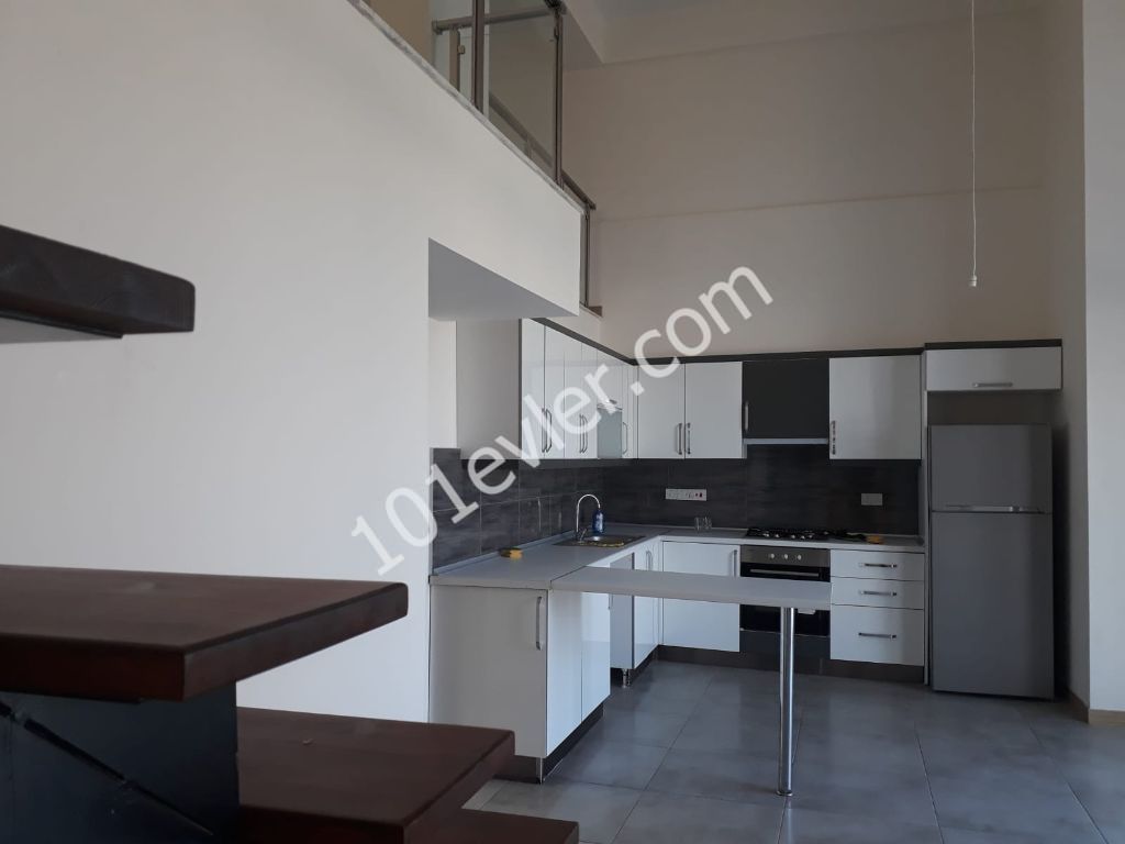 ALSANCAK DA AİLE APARTMANINDA PENTHOUSE YARI EŞYALI.