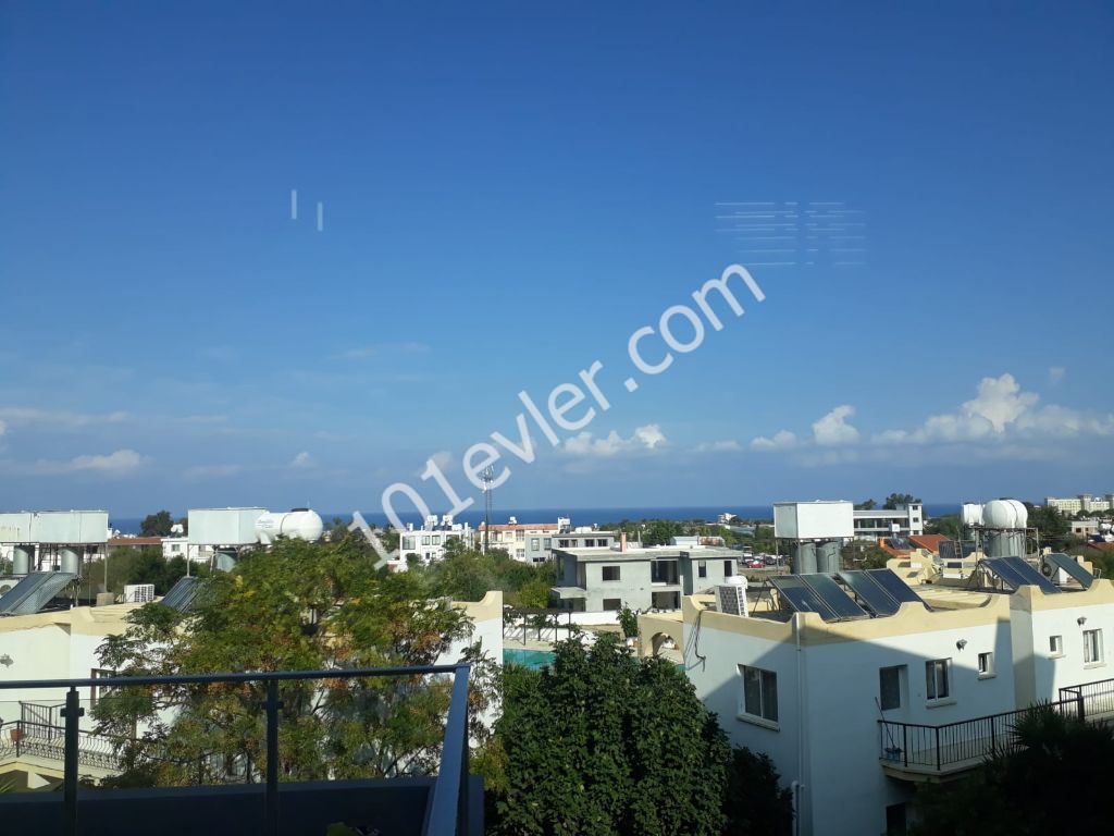 ALSANCAK DA AİLE APARTMANINDA PENTHOUSE YARI EŞYALI.