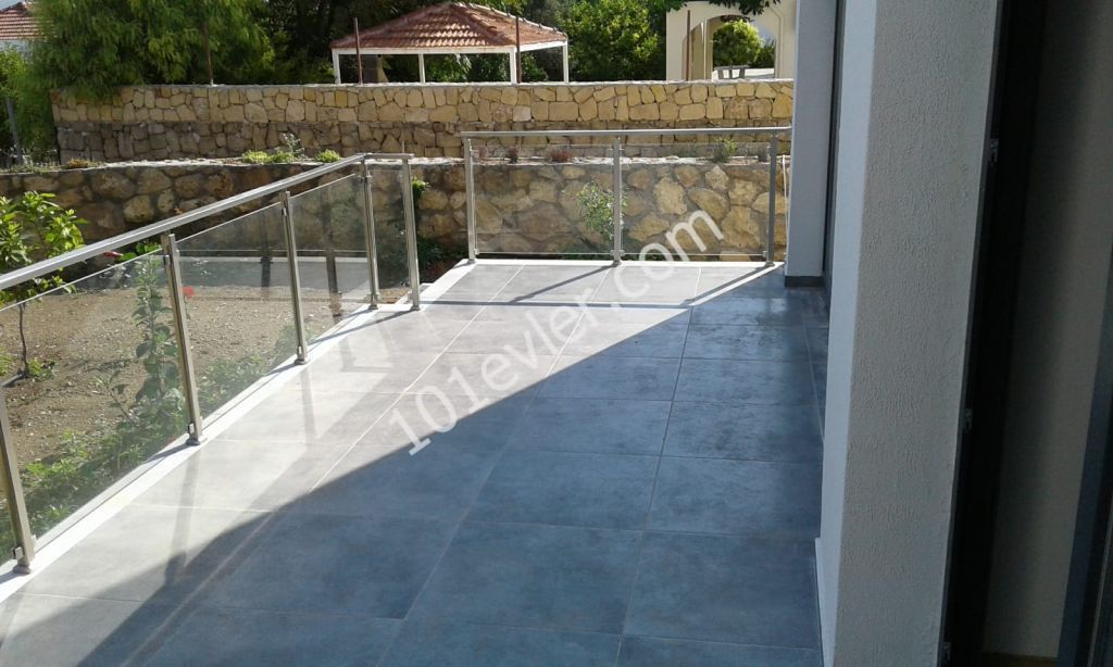 Flat To Rent in Alsancak, Kyrenia