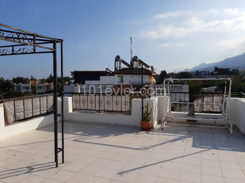 3+1 PENTHOUSE in Lapta very close to the sea with beautiful sea and mountain views and communal swimming pool fully furnished 