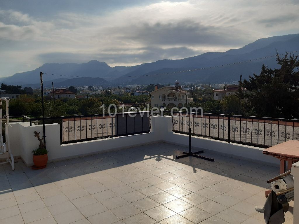 3+1 PENTHOUSE in Lapta very close to the sea with beautiful sea and mountain views and communal swimming pool fully furnished 