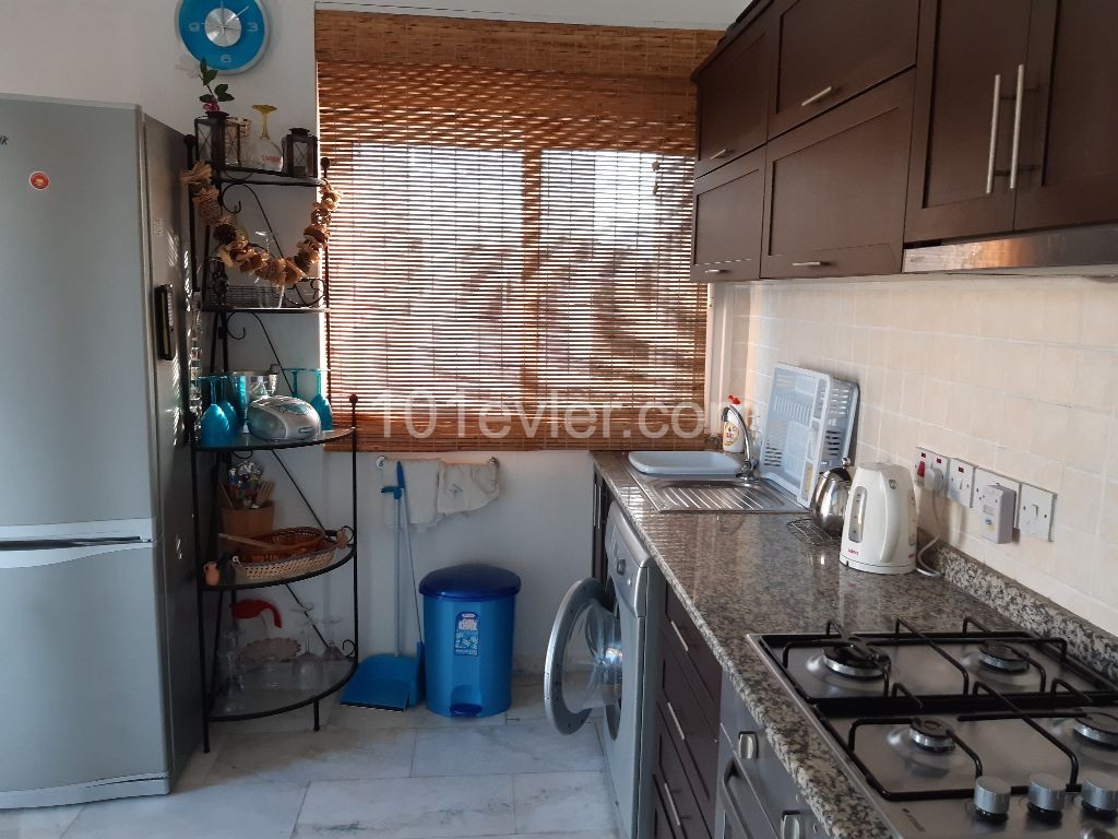 GİRNE,LAPTA'da denize çok yakın mesafede muhteşem manzaralı  3+1 PENTHOUSE-ŞİMDİ FULL EŞYALI 