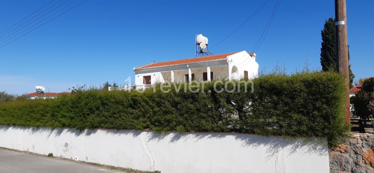 200 m2 3 + 1 Villa with swimming pool and beautiful garden with 1 donum of land  very close to the sea with stunning sea and mountain views 