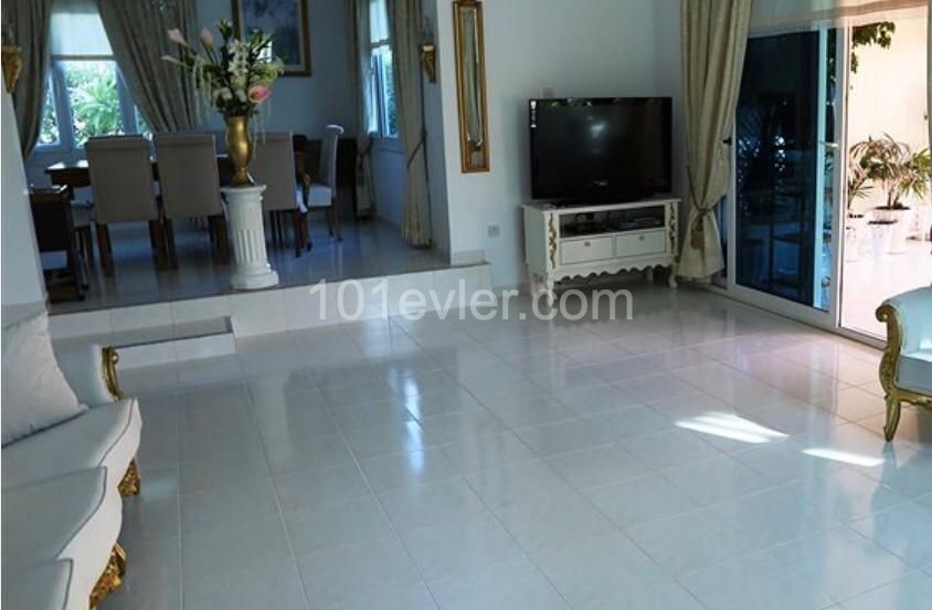 Girne, Zeytinlik 4+1 villa Yüzme 