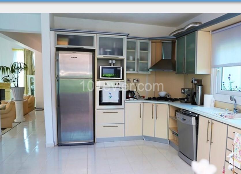 Girne, Zeytinlik 4+1 villa Yüzme 