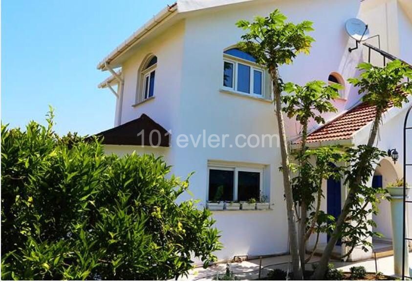 Girne, Zeytinlik 4+1 villa Yüzme 