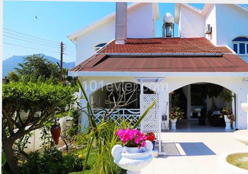 Girne, Zeytinlik 4+1 villa Yüzme 