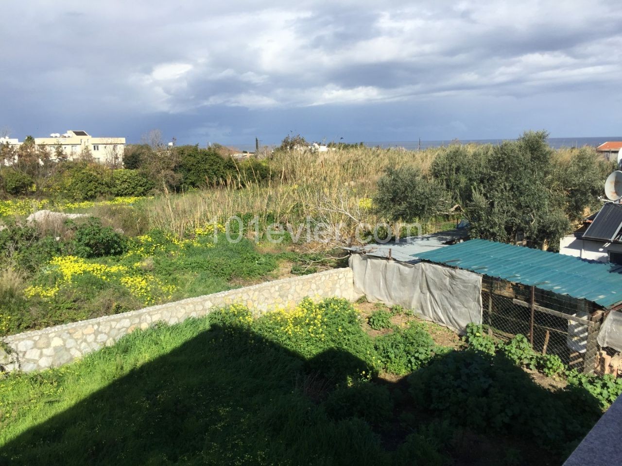 Вилла "ноль" с садом площадью 150 м2 в городе Кирения-Лапта, в нескольких минутах ходьбы от моря ** 