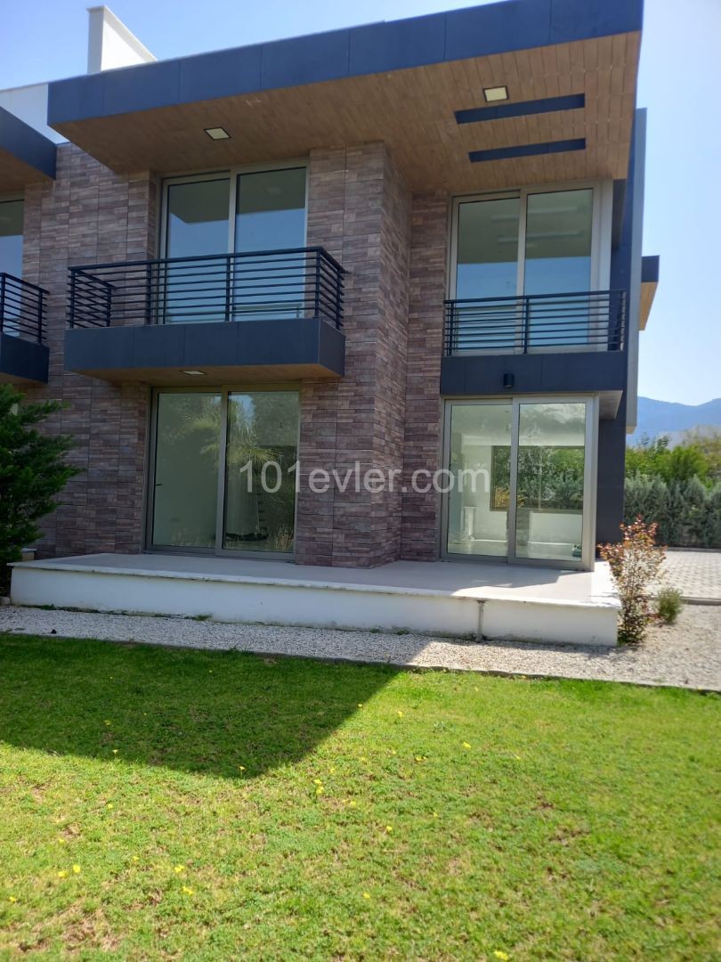 VILLA MIT AUSSICHT ZUM VERKAUF MIT HERRLICHER LAGE IN ALSANCAK REGION ** 