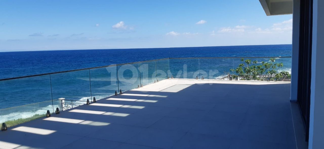 Wunderschöne VILLA 6+1 direkt am Meer in Kyrenia , Karsiyaka , mit Schwimmbad, türkischer KOKANLI ** 