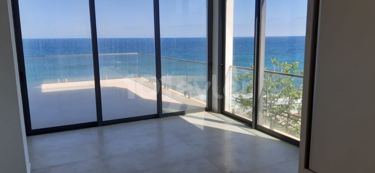 Wunderschöne VILLA 6+1 direkt am Meer in Kyrenia , Karsiyaka , mit Schwimmbad, türkischer KOKANLI ** 