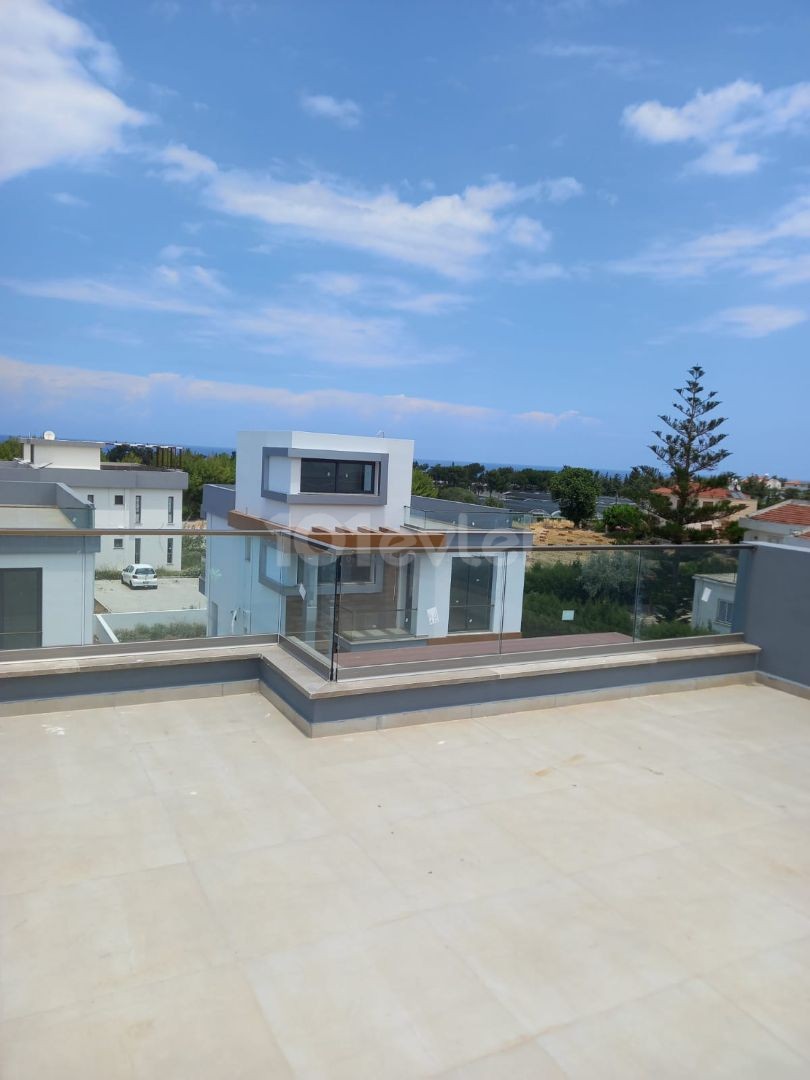 THE VILLA FOR SALE HAS A GREAT LOCATION WITHIN WALKING DISTANCE OF THE SEA ** 