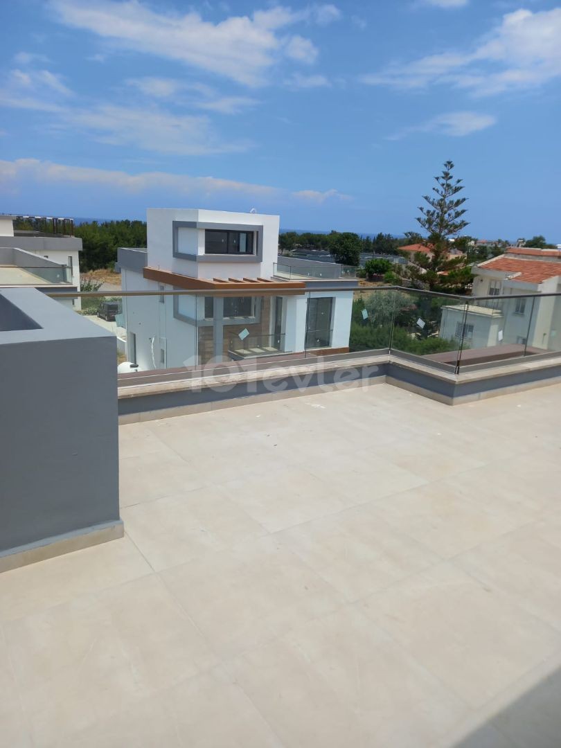 THE VILLA FOR SALE HAS A GREAT LOCATION WITHIN WALKING DISTANCE OF THE SEA ** 