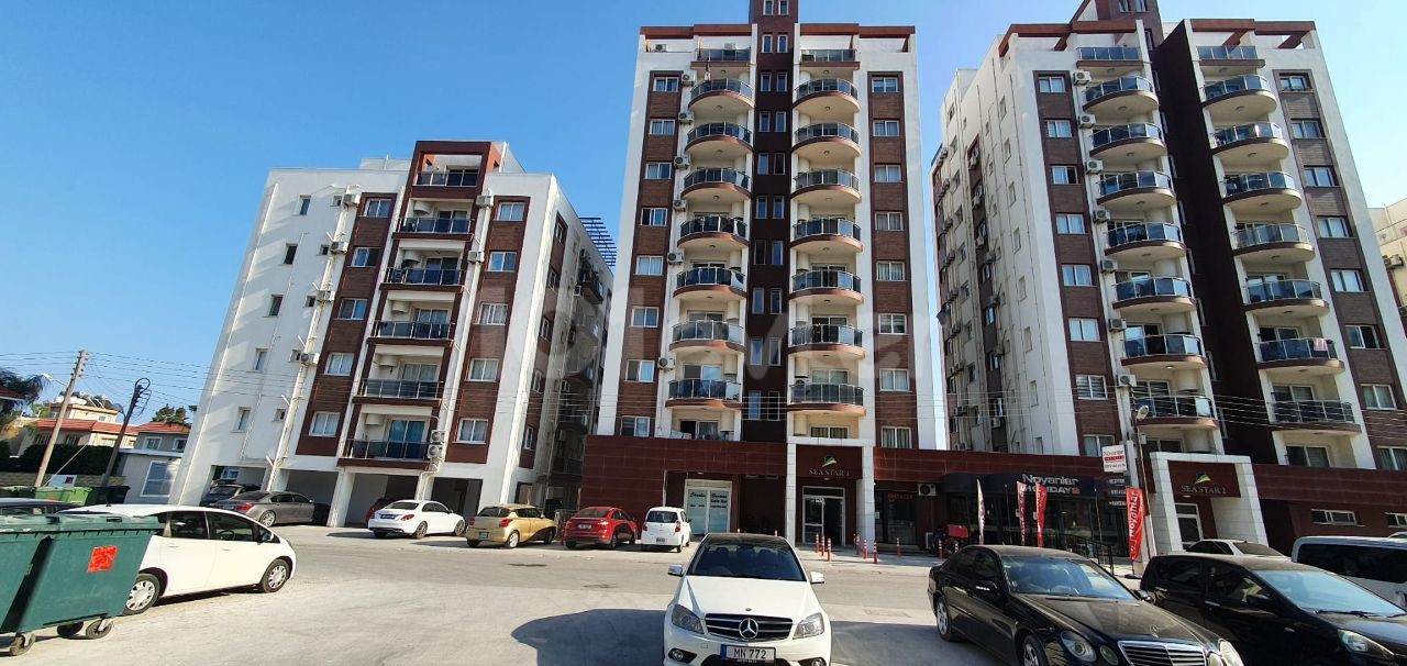 İskele LONG BEACH bölgesinde  denize yürüme mesafesinde, eşyalı satılık 1+1 daire