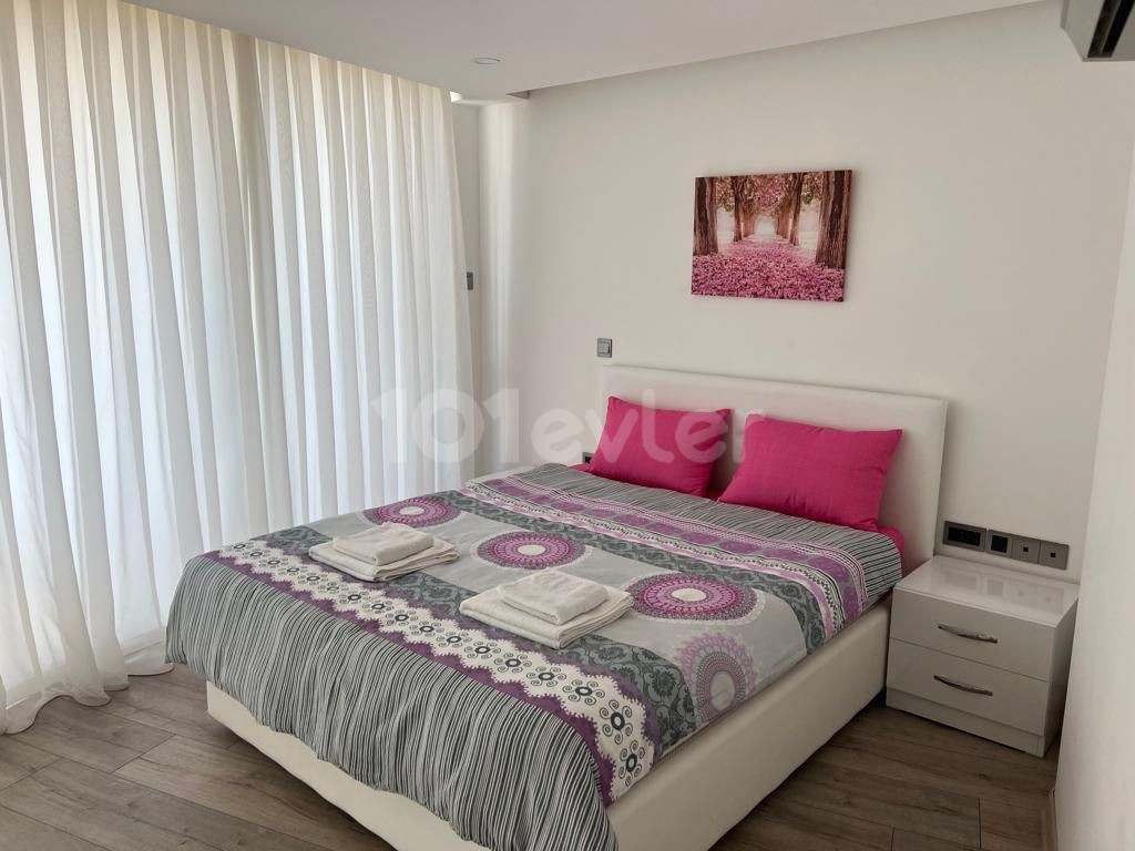 2+1 WOHNUNG ZUM VERKAUF IN PERFEKTER LAGE IM ZENTRUM VON KYRENIA (0533 871 6180)