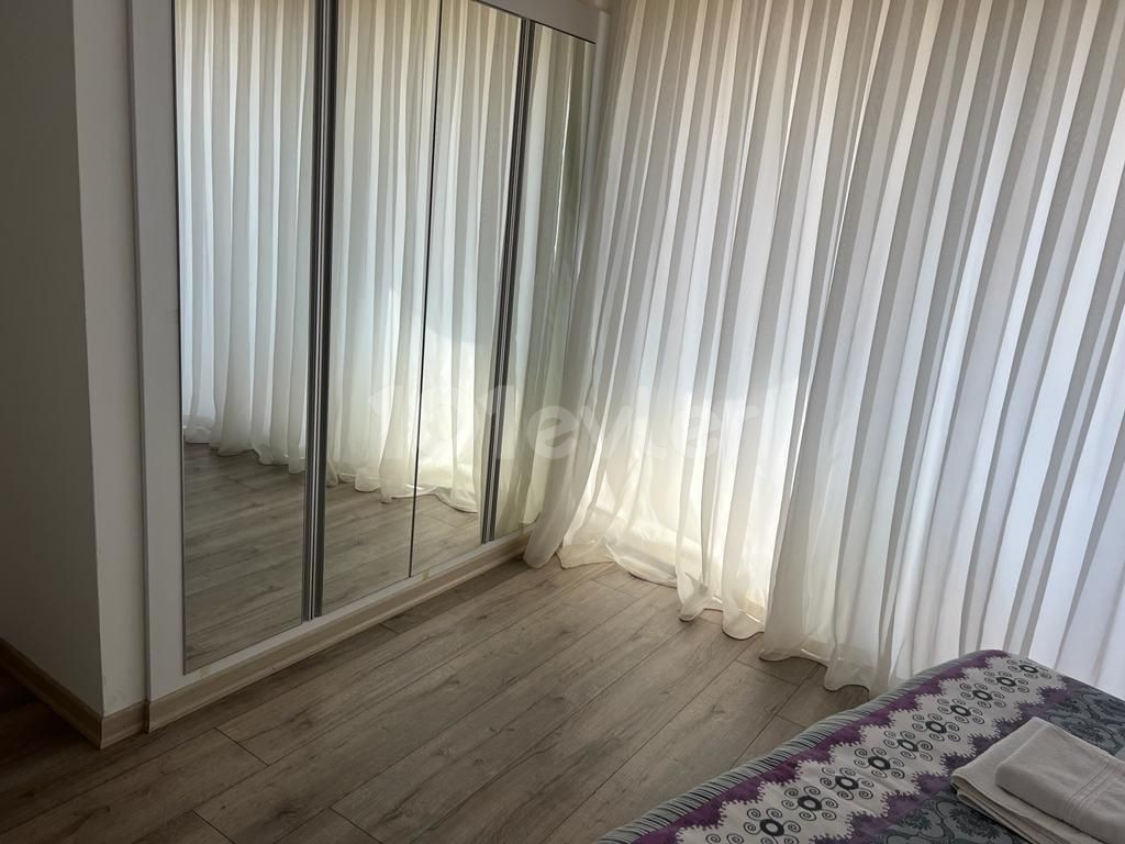 2+1 WOHNUNG ZUM VERKAUF IN PERFEKTER LAGE IM ZENTRUM VON KYRENIA (0533 871 6180)