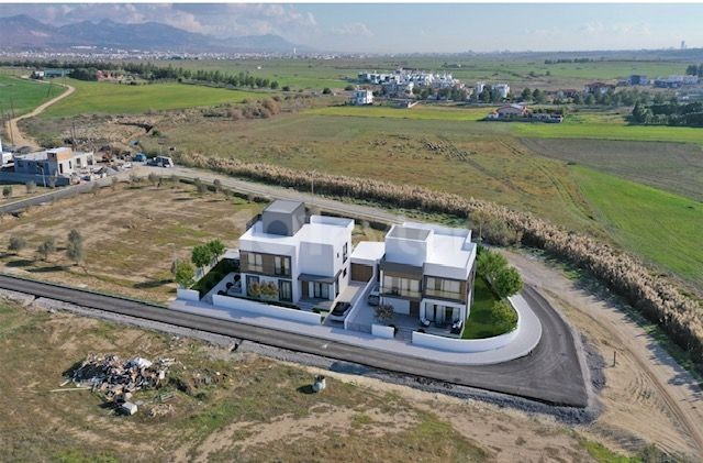 3+1 GROßE FLÄCHEN IN DER REGION ALAYKÖY, 2 VILLEN MIT GARTEN AUF 400 M2 FLÄCHE BERRN E UĞURSÖZ +905338706300