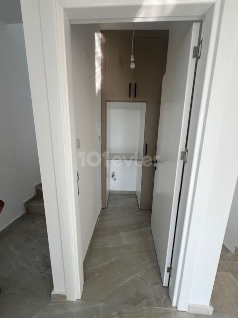 ALAYKÖY BÖLGESİNDE 3+1 GENİŞ ALANLAR, BAHÇELİ 2 ADET 400 M2 ALAN İÇERİSİNDE VİLLALAR BERRN E UĞURSÖZ +905338706300